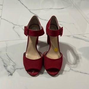 Brand: VINCE CAMUTO; Size 10M; Color: RED